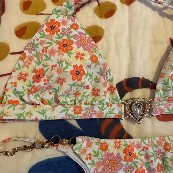 Floral Bikini - Picture 2 of 5
